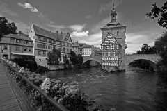 Obere Brücke, altes Rathaus, linker Regnitzarm, Blumenschmuck auf derm Geyerswörthsteg